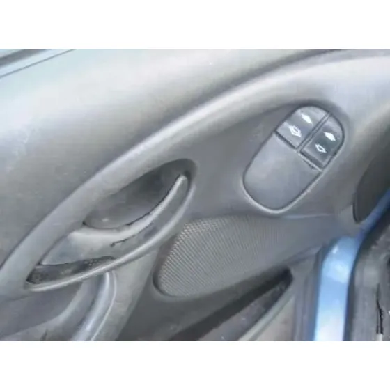 FORD FOCUS BERLINA (CAK) '2001 GHIA AZUL