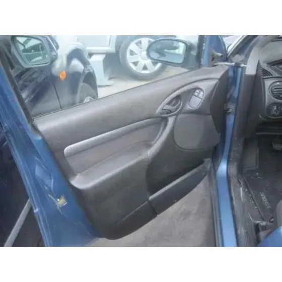 FORD FOCUS BERLINA (CAK) '2001 GHIA AZUL