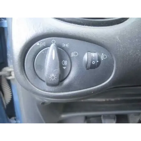 FORD FOCUS BERLINA (CAK) '2001 GHIA AZUL