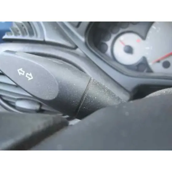 FORD FOCUS BERLINA (CAK) '2001 GHIA AZUL