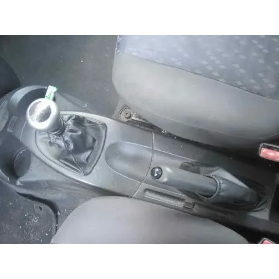 FORD FOCUS BERLINA (CAK) '2001 GHIA AZUL