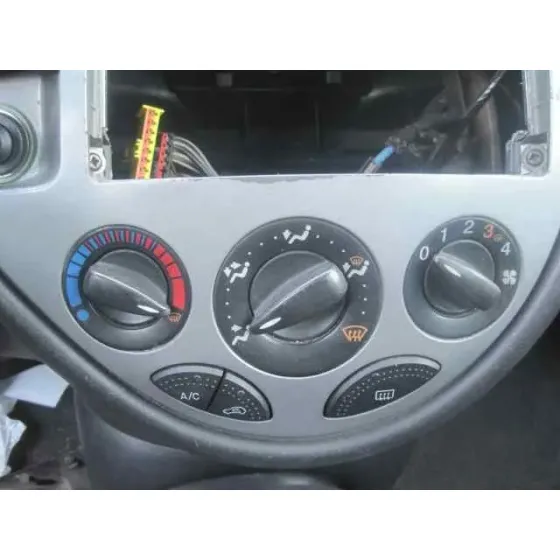 FORD FOCUS BERLINA (CAK) '2001 GHIA AZUL