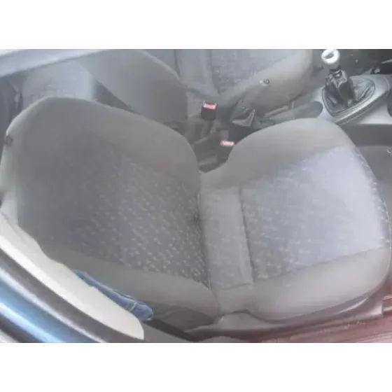 FORD FOCUS BERLINA (CAK) '2001 GHIA AZUL
