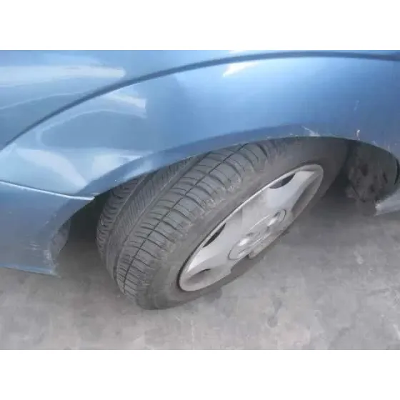 FORD FOCUS BERLINA (CAK) '2001 GHIA AZUL