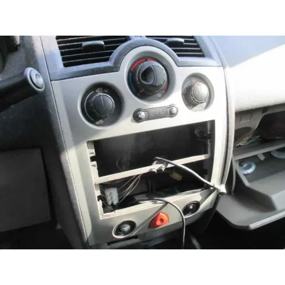 RENAULT MEGANE II CLASSIC BERLINA '2004 CONFORT AUTHENTIQUE AZUL