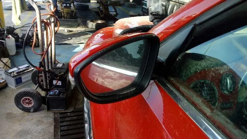 VOLKSWAGEN BEETLE '2013 1.6 TDI DPF ROJO