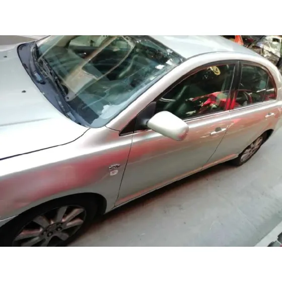TOYOTA AVENSIS BERLINA (T25) '2004 2.0 D-CAT CHAMPANG