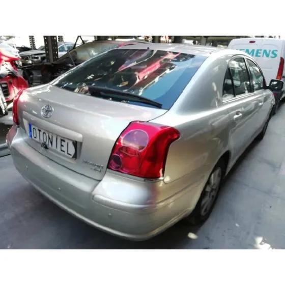 TOYOTA AVENSIS BERLINA (T25) '2004 2.0 D-CAT CHAMPANG