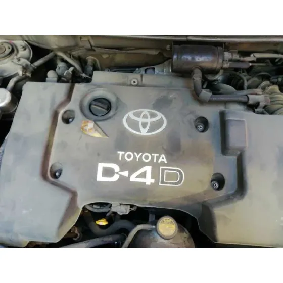 TOYOTA AVENSIS BERLINA (T25) '2004 2.0 D-CAT CHAMPANG