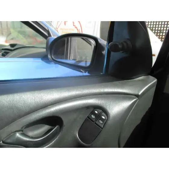FORD FOCUS TURNIER (CAK) '2004 GHIA GRANATE
