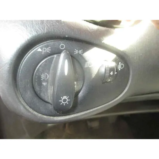 FORD FOCUS TURNIER (CAK) '2004 GHIA GRANATE