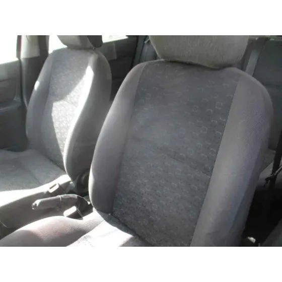 FORD FOCUS TURNIER (CAK) '2004 GHIA GRANATE
