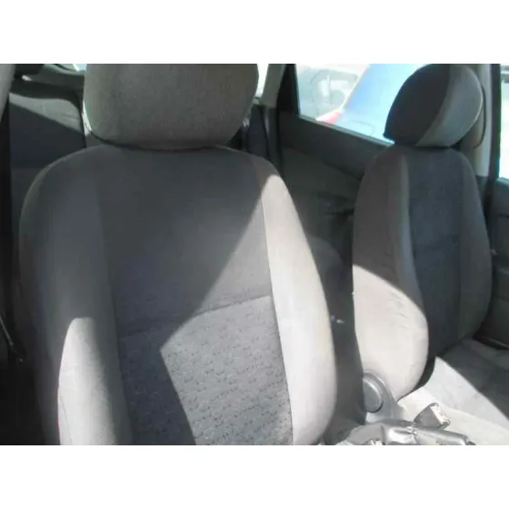 FORD FOCUS TURNIER (CAK) '2004 GHIA GRANATE