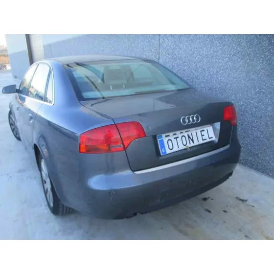 AUDI A4 BERLINA (8E) '2005 2.5 V6 24V TDI GRIS OSCURO