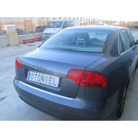AUDI A4 BERLINA (8E) '2005 2.5 V6 24V TDI GRIS OSCURO