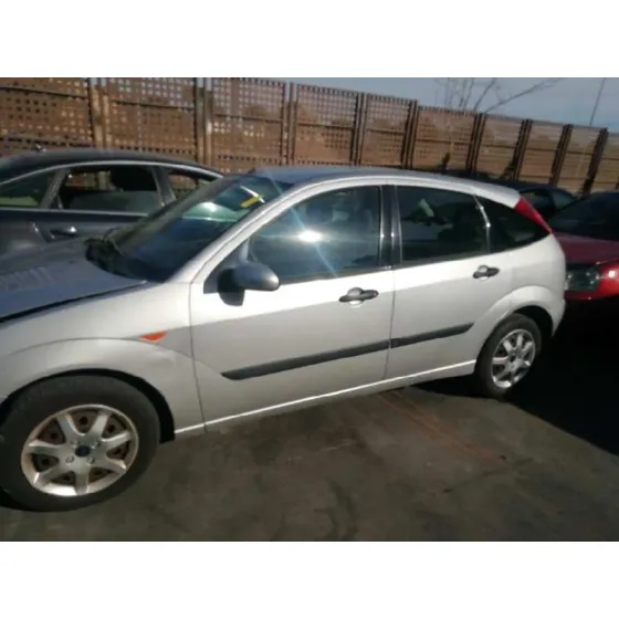 FORD FOCUS BERLINA (CAK) '2003 AMBIENTE GRIS