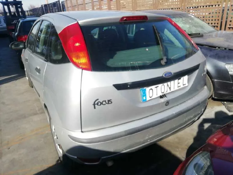 FORD FOCUS BERLINA (CAK) '2003 AMBIENTE GRIS
