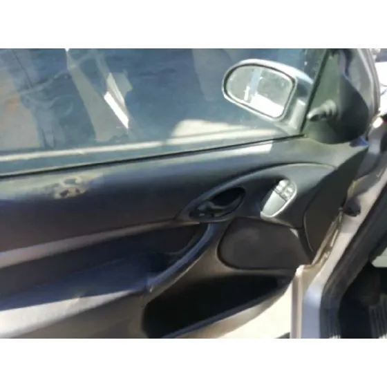 FORD FOCUS BERLINA (CAK) '2003 AMBIENTE GRIS