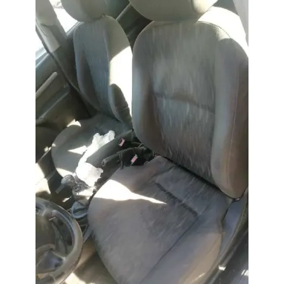 FORD FOCUS BERLINA (CAK) '2003 AMBIENTE GRIS