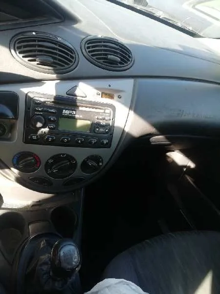 FORD FOCUS BERLINA (CAK) '2003 AMBIENTE GRIS