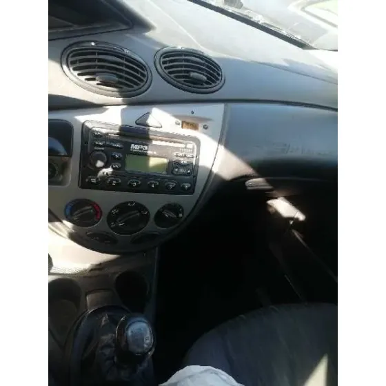 FORD FOCUS BERLINA (CAK) '2003 AMBIENTE GRIS