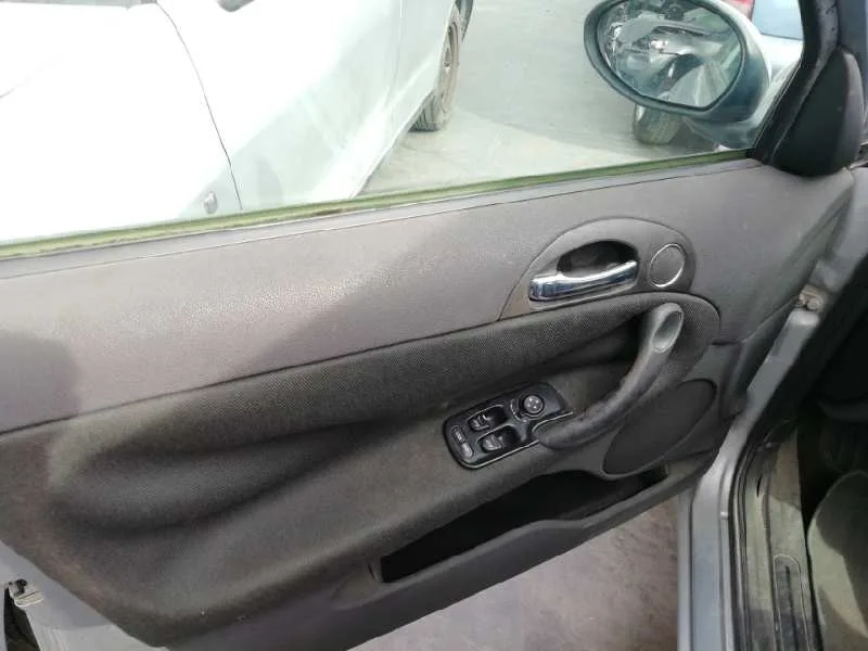 ALFA ROMEO 147 (190) ALFA ROMEO 147 (190) '2003 1.6 T.SPARK ECO DISTINCTIVE GRIS PLATA 2000