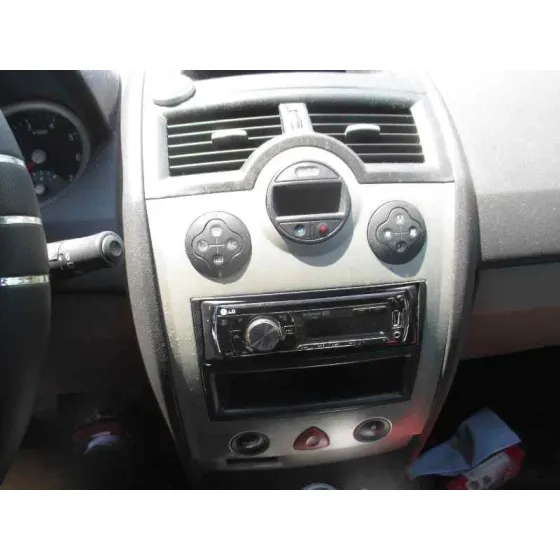 RENAULT MEGANE II BERLINA 3P '2003 1.9 DCI DIESEL GRIS CLARO