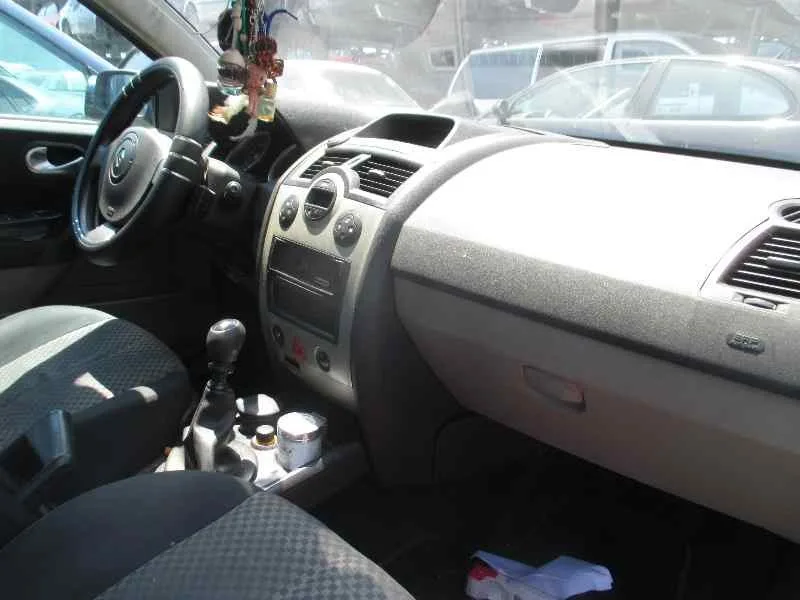 RENAULT MEGANE II BERLINA 3P '2003 1.9 DCI DIESEL GRIS CLARO