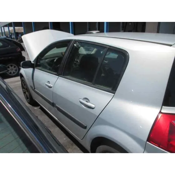 RENAULT MEGANE II BERLINA 3P '2003 1.9 DCI DIESEL GRIS CLARO