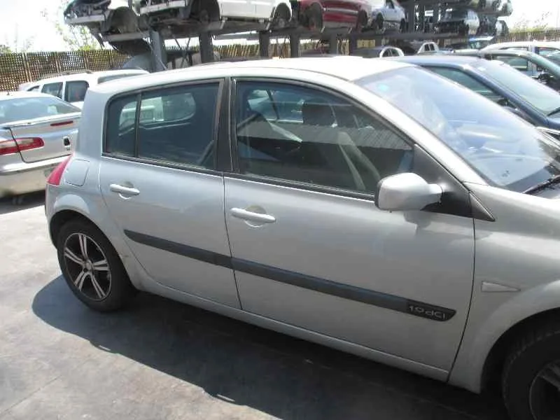 RENAULT MEGANE II BERLINA 3P '2003 1.9 DCI DIESEL GRIS CLARO