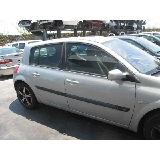 RENAULT MEGANE II BERLINA 3P '2003 1.9 DCI DIESEL GRIS CLARO