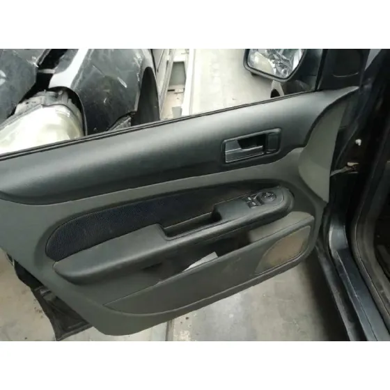FORD FOCUS BERLINA (CAP) '2005 AMBIENTE (D) NEGRO