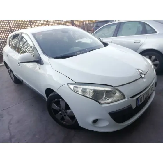 RENAULT MEGANE III BERLINA 5 P '2009 1.5 DCI DIESEL BLANCO