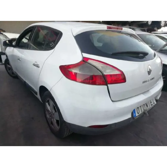 RENAULT MEGANE III BERLINA 5 P '2009 1.5 DCI DIESEL BLANCO