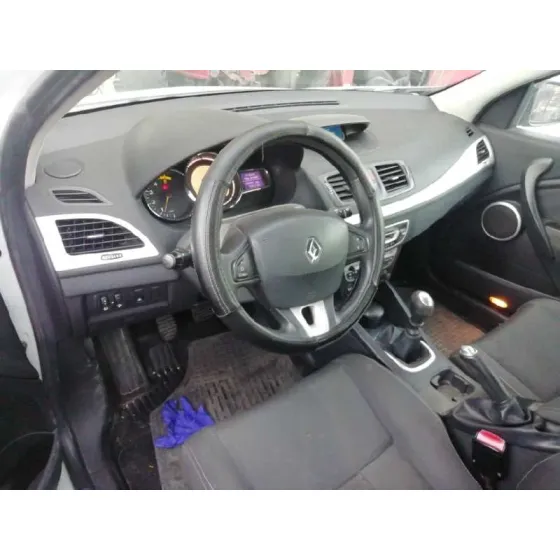 RENAULT MEGANE III BERLINA 5 P '2009 1.5 DCI DIESEL BLANCO