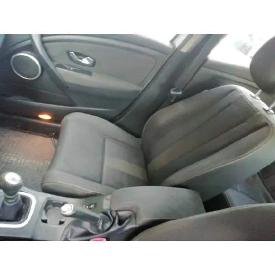 RENAULT MEGANE III BERLINA 5 P '2009 1.5 DCI DIESEL BLANCO