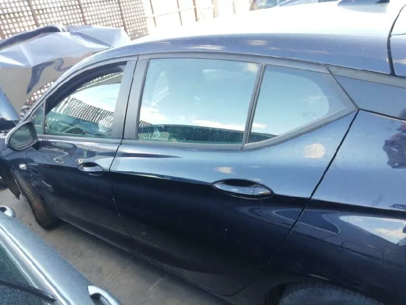 OPEL ASTRA K LIM. 5TÜRIG OPEL ASTRA K LIM. 5TÜRIG '2017 DYNAMIC NEGRO 2015