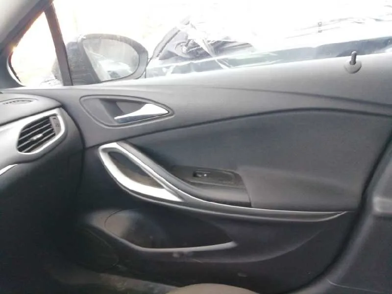OPEL ASTRA K LIM. 5TÜRIG OPEL ASTRA K LIM. 5TÜRIG '2017 DYNAMIC NEGRO 2015