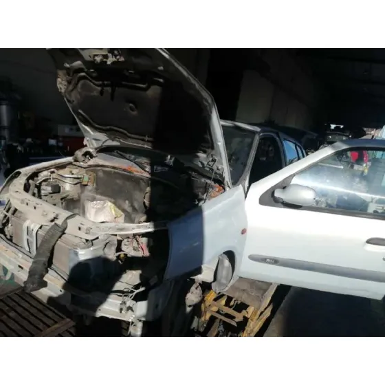 RENAULT CLIO II FASE II (B/CB0) '2001 1.5 DCI DIESEL PLATA