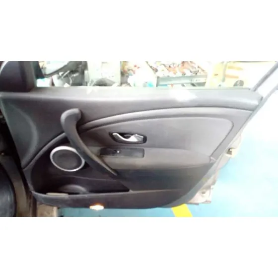 RENAULT MEGANE III BERLINA 5 P '2010 DYNAMIQUE GRIS