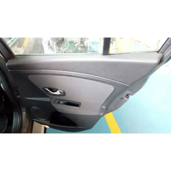 RENAULT MEGANE III BERLINA 5 P '2010 DYNAMIQUE GRIS