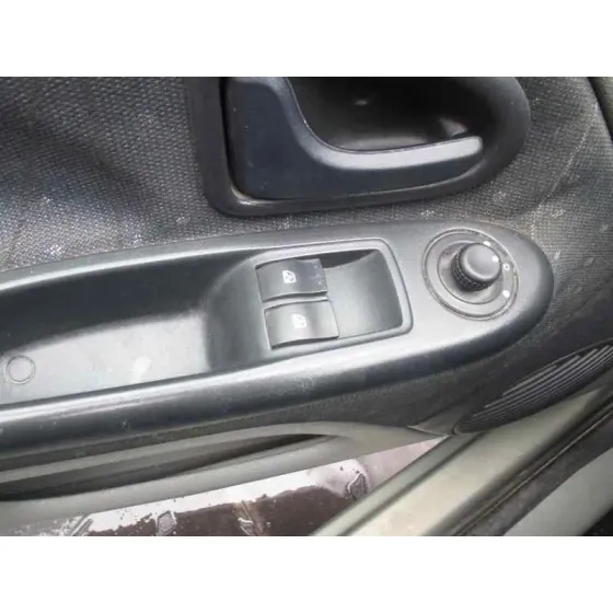 RENAULT CLIO II FASE II (B/CB0) '2001 AUTHENTIQUE PISTACHO