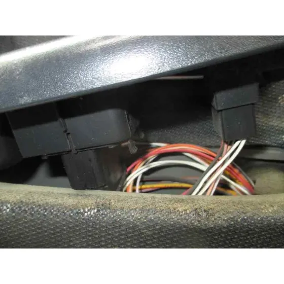 RENAULT CLIO II FASE II (B/CB0) '2001 AUTHENTIQUE PISTACHO