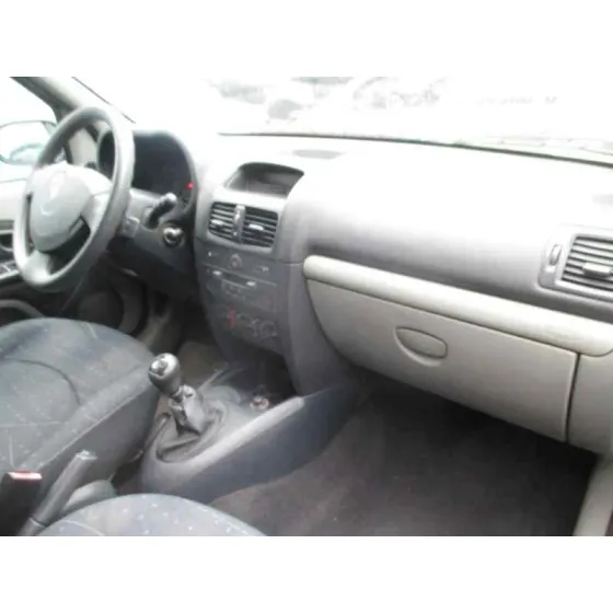 RENAULT CLIO II FASE II (B/CB0) '2001 AUTHENTIQUE PISTACHO
