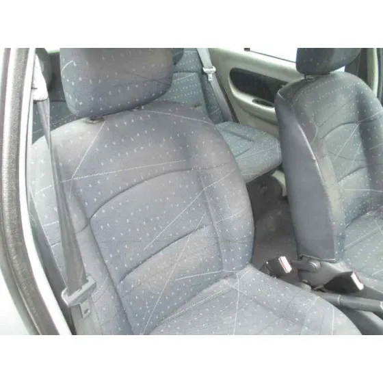 RENAULT CLIO II FASE II (B/CB0) '2001 AUTHENTIQUE PISTACHO