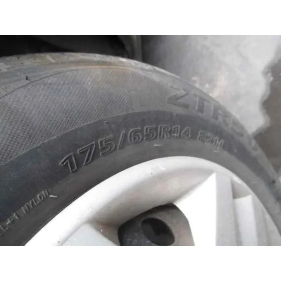 RENAULT CLIO II FASE II (B/CB0) '2001 AUTHENTIQUE PISTACHO