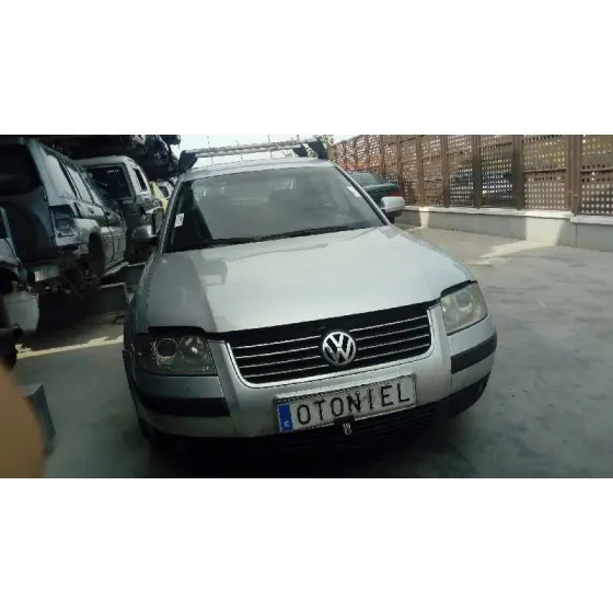 VOLKSWAGEN PASSAT BERLINA (3B3) '2002 1.9 TDI