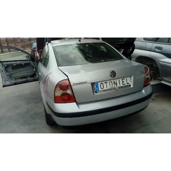 VOLKSWAGEN PASSAT BERLINA (3B3) '2002 1.9 TDI