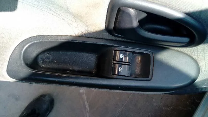 RENAULT CLIO II FASE II (B/CB0) RENAULT CLIO II FASE II (B/CB0) '2003 AUTHENTIQUE GRIS 2001