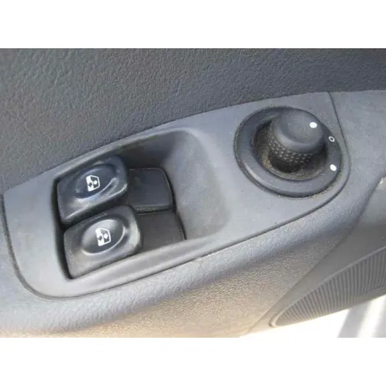 RENAULT MEGANE I FASE 2 BERLINA (BA0) '2001 1.9 DCI AUTHENTIQUE PLATA